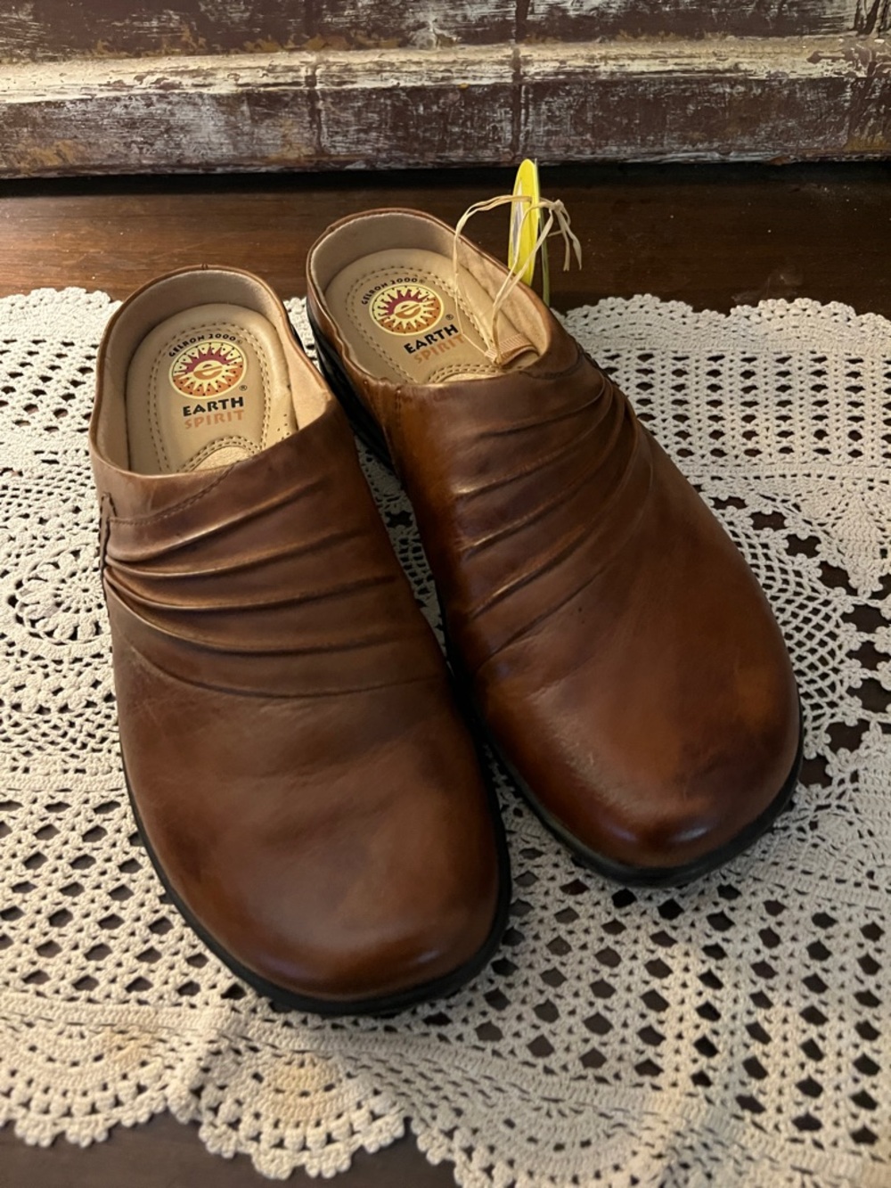 Earth Spirit Woman’s Brown Leather Slip-On Loafer, Size 7.5